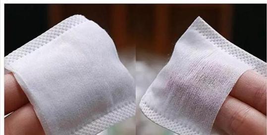 去鼻子上黑头粉刺镊子清理过程,自己挤鼻子黑头粉刺的正确方法