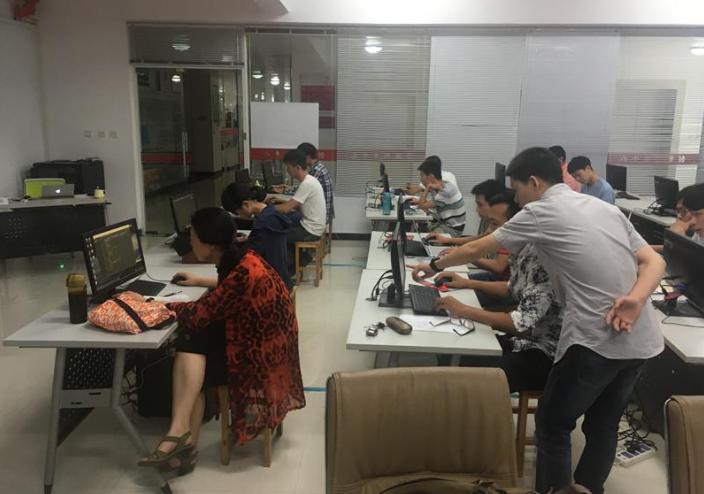 报名it培训班有用吗,为什么it培训会遭人反感行业