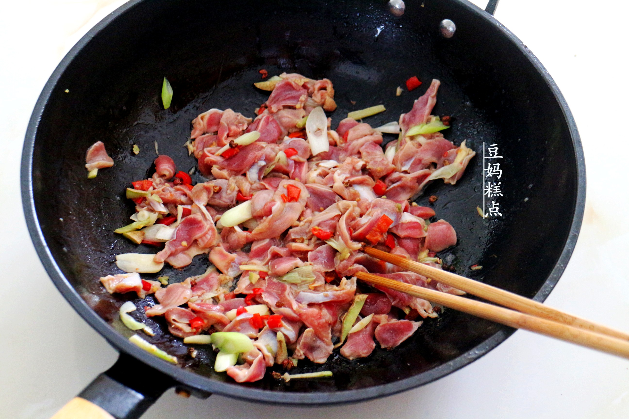 剁椒酸豆角鸡胗家常做法,剁椒炒鸡胗怎么调好吃