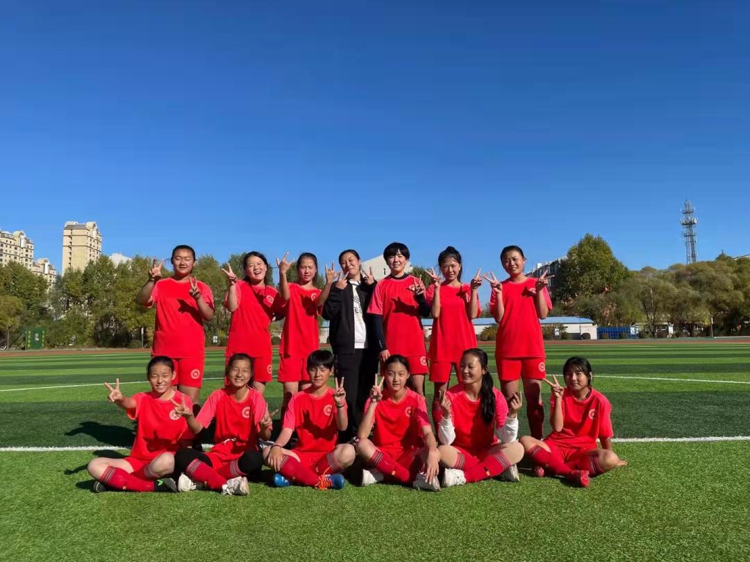 一脚射门！宝清二中女孩赛场上划出完美“弧线”！