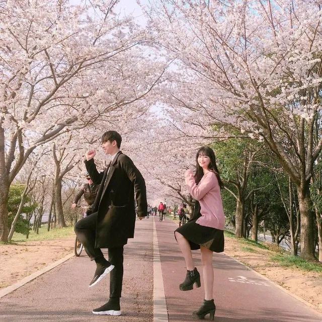 情侣必看！让人看了直呼好想谈恋爱的情侣穿搭和拍照技巧