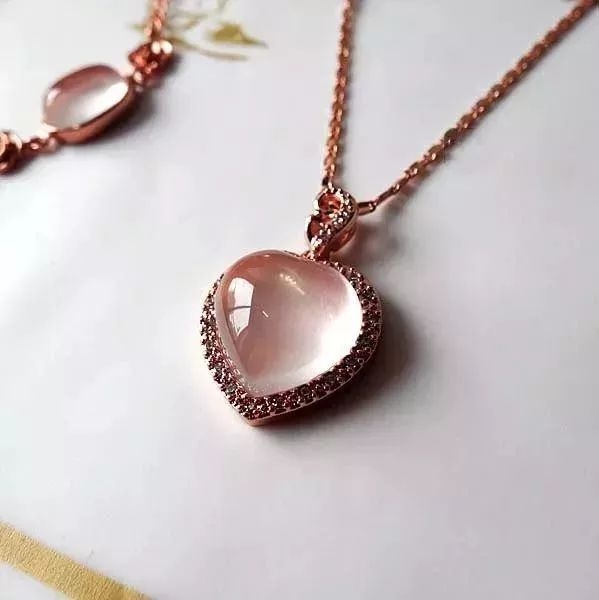 粉水晶和草莓晶哪个值钱,草莓晶和粉水晶的区别