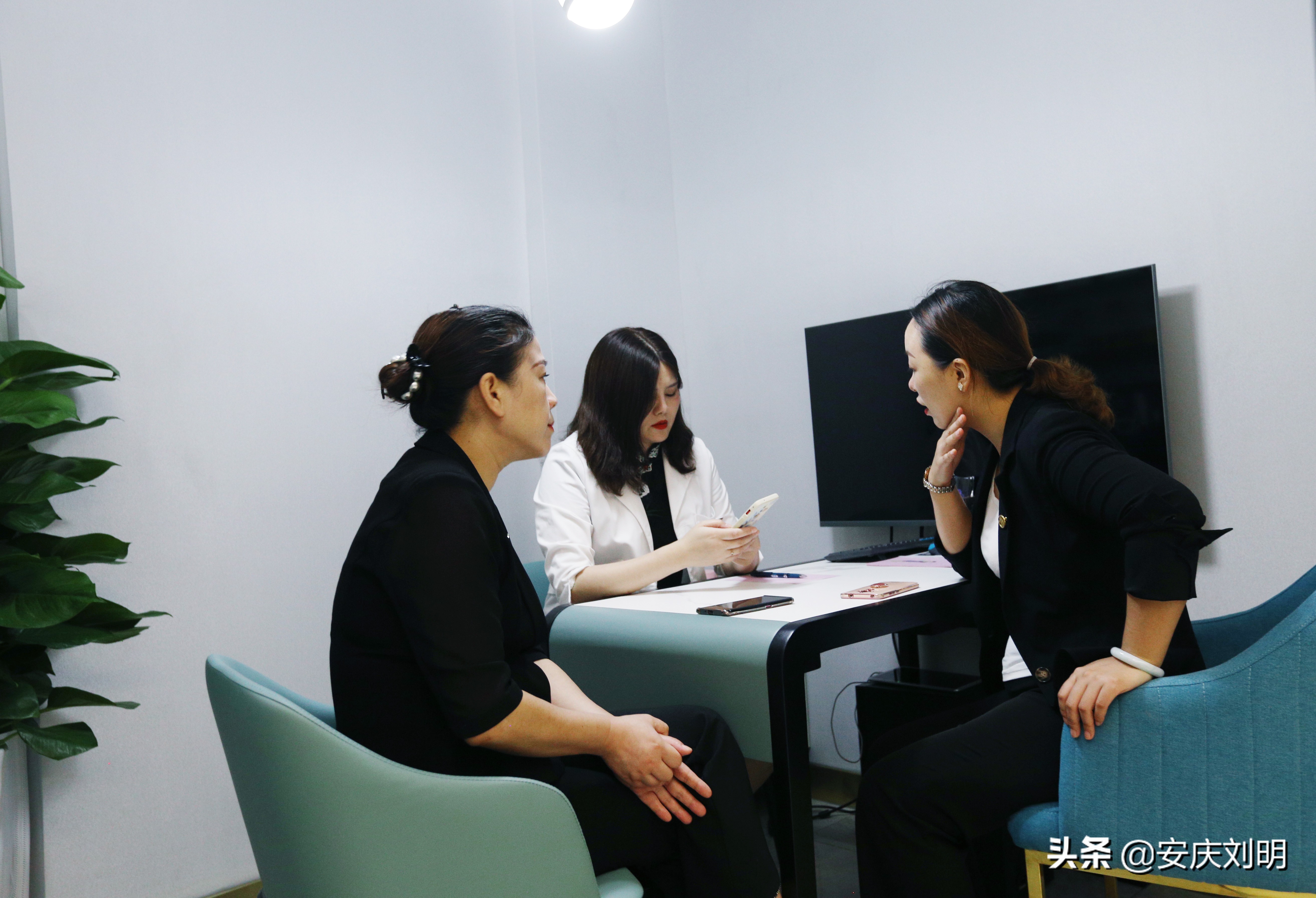 青春解码仪美肤过程,青春解码美甲美睫