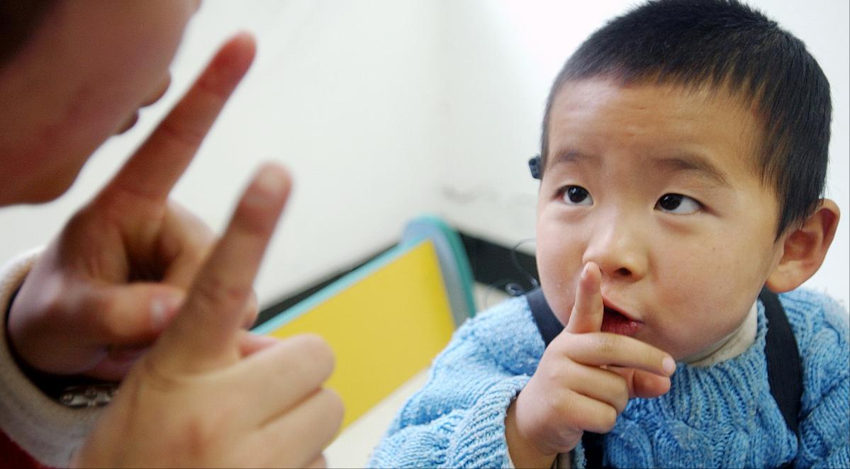 孩子智商高不爱讲话,小孩子几岁会说话与智商有关系吗