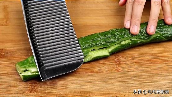 为什么饭店的拌黄瓜那么好吃？原来做法这么简单，学会过年露一手