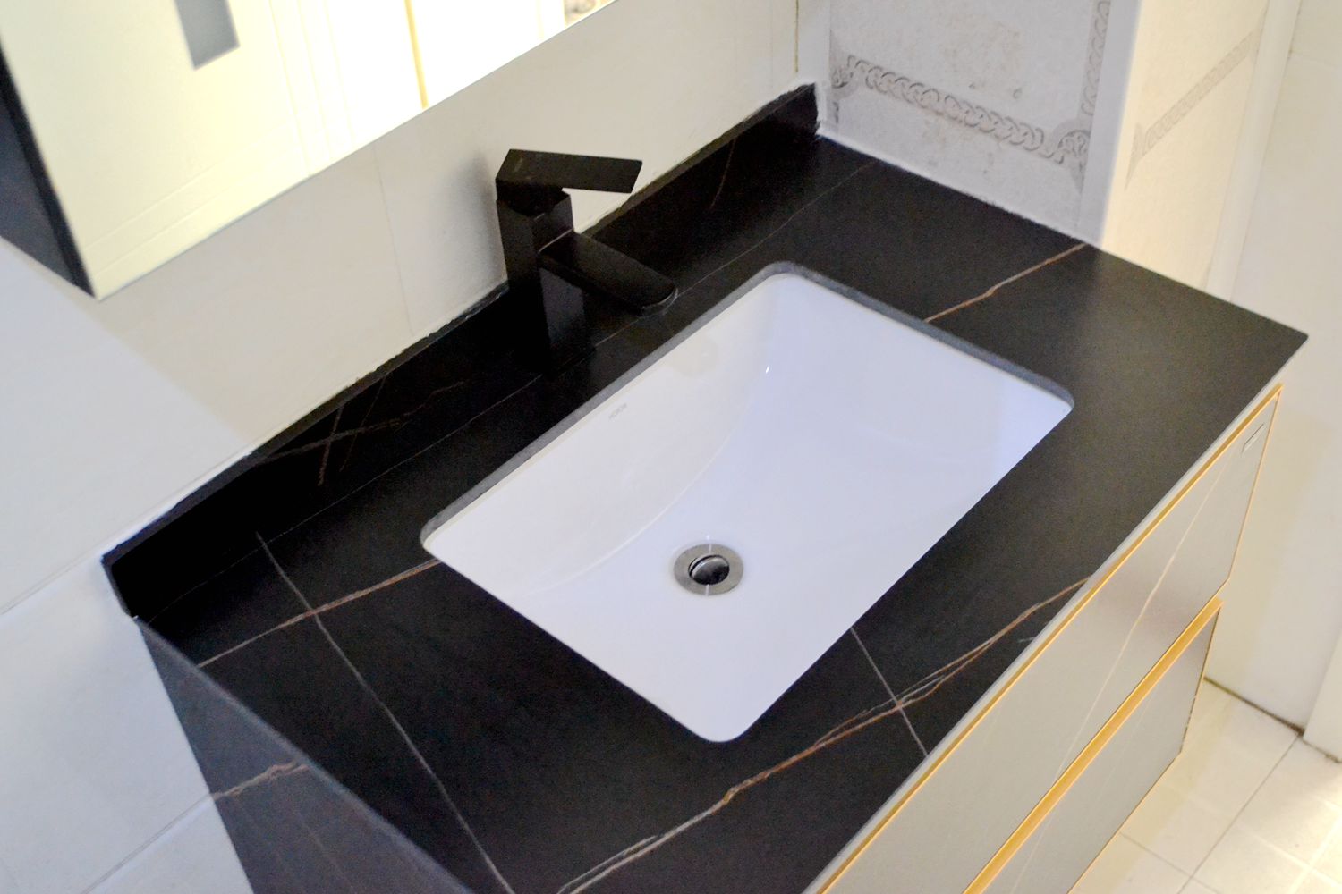 希箭浴室柜和联勒浴室柜哪个更好,希箭铝合金浴室柜质量怎样