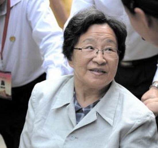 李银桥家里写信给他介绍对象,毛主席看完信:银桥啊,你太老实了