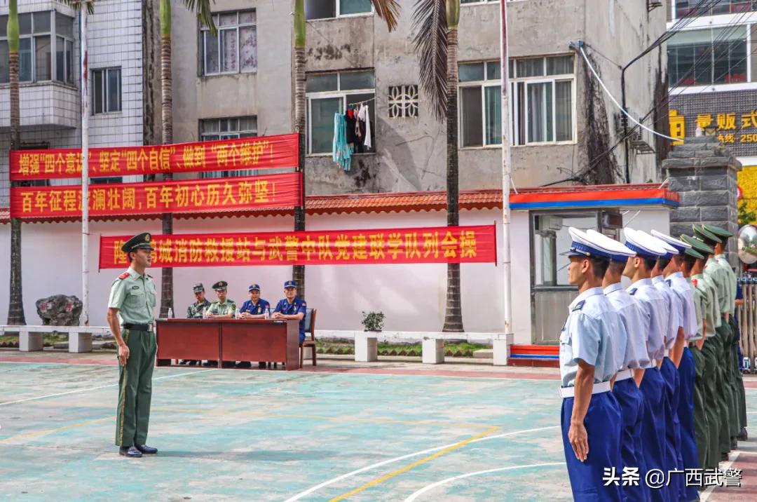 橄榄绿+火焰蓝?嗯,是相得益彰的感觉!