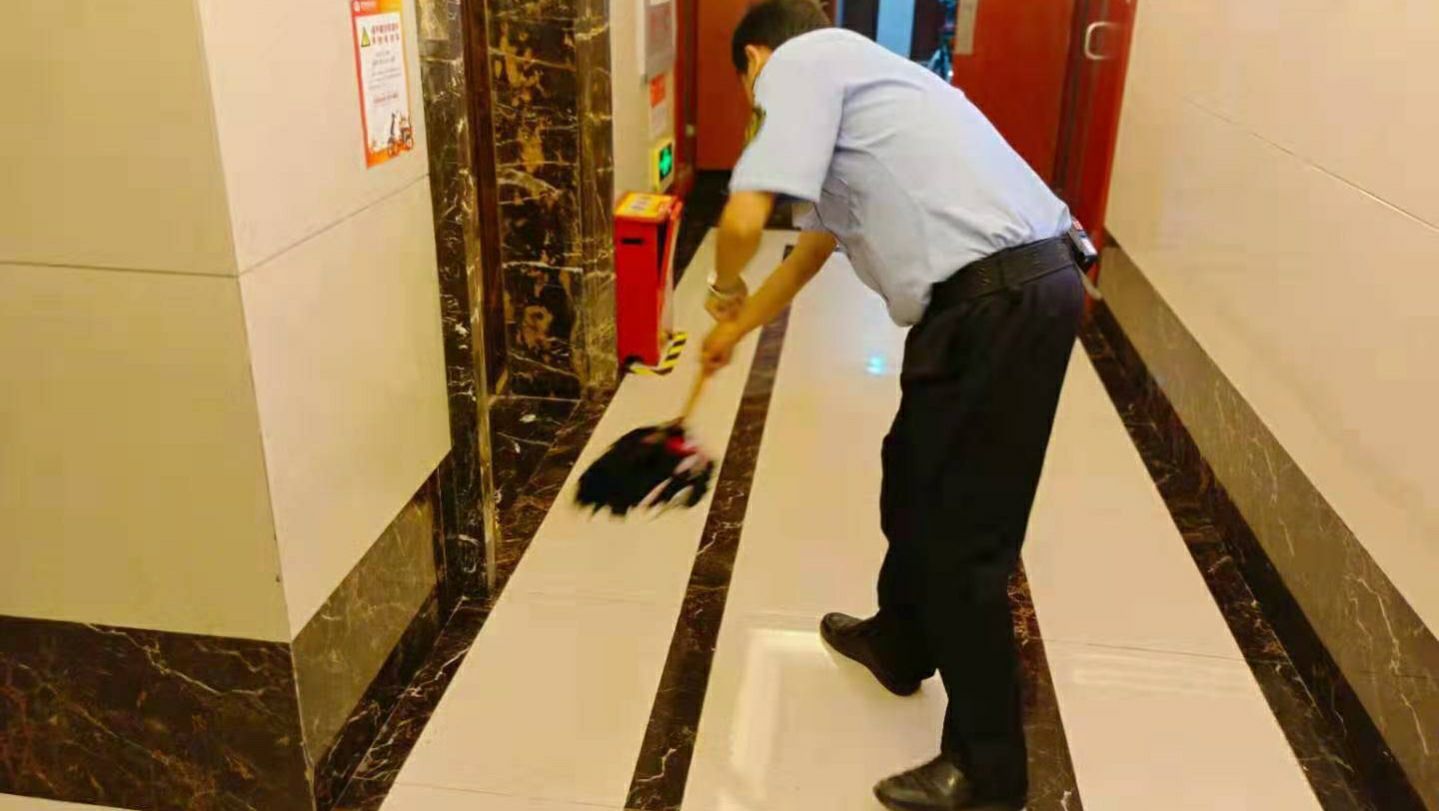 小区内摆摊归谁管,小区违章搭建谁管