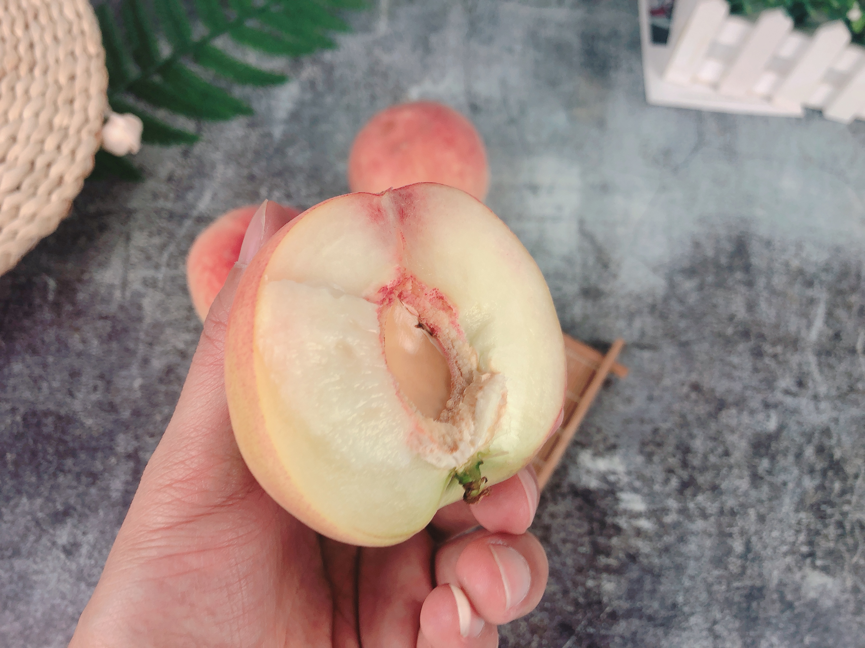 桃子吃了喉咙痛,桃子吃完喉咙痒