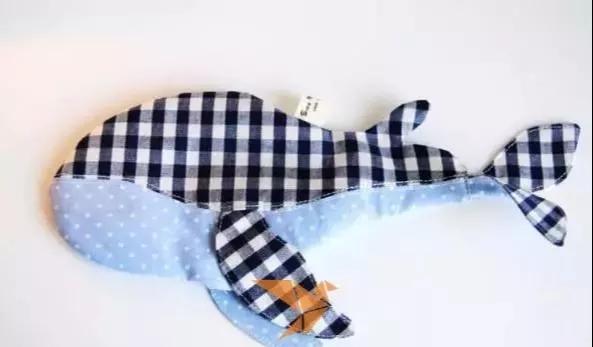 抱枕小鲸鱼,布艺花朵抱枕