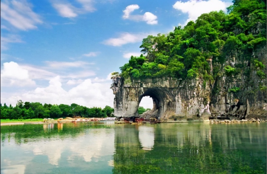 建议爱旅游的人：行李箱里带上这5样，旅途舒适不受罪！你们看看