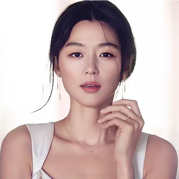 女人胸口有痣招桃花,眉尾下的痣招桃花点掉行不