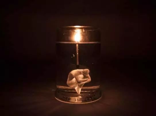 蜡烛、*袜丝**、痒痒挠...乐队们的清奇周边