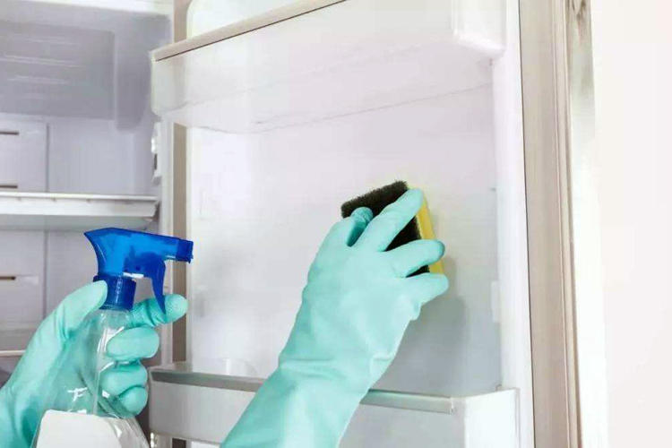 厨房洗手盆下水道有异味怎么办,厨房漏水异味重深度保洁帮你解决