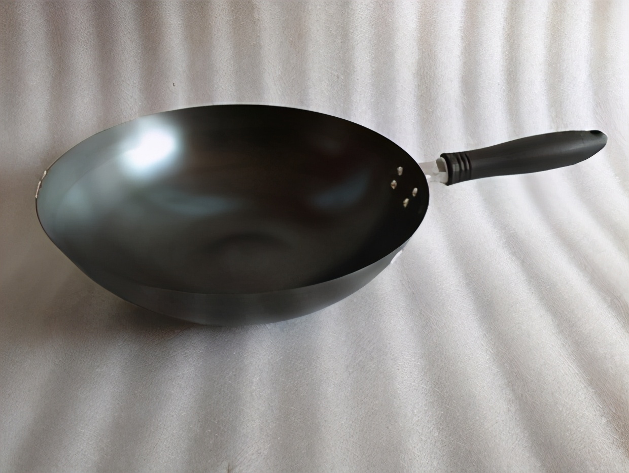 铁锅经常生锈应该如何保养,铁锅如何保养让你家锅干净如新