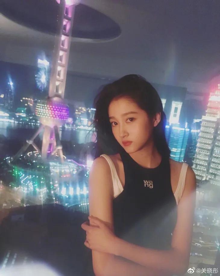 关晓彤同款only紫色小熊羽绒服,only关晓彤同款针织连衣裙