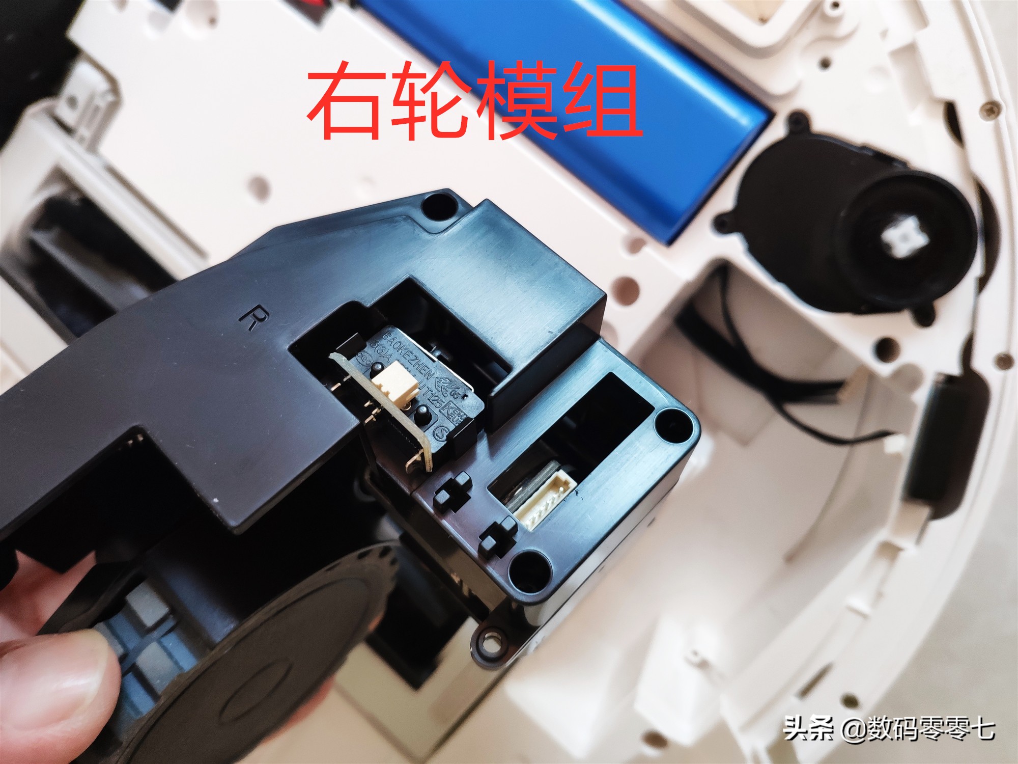 联想扫地机器人拆刷子,联想智能扫地机器人