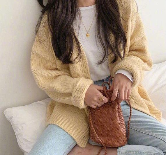 秋冬什么颜色穿得更显温柔,秋冬比较显高级的颜色搭配