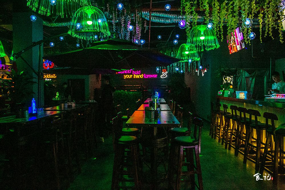 写字楼里的观景酒馆,写字楼里面的酒馆