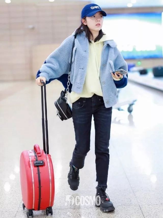 00后妹妹霸占年末荧屏却靠甜系穿搭霸占我的心