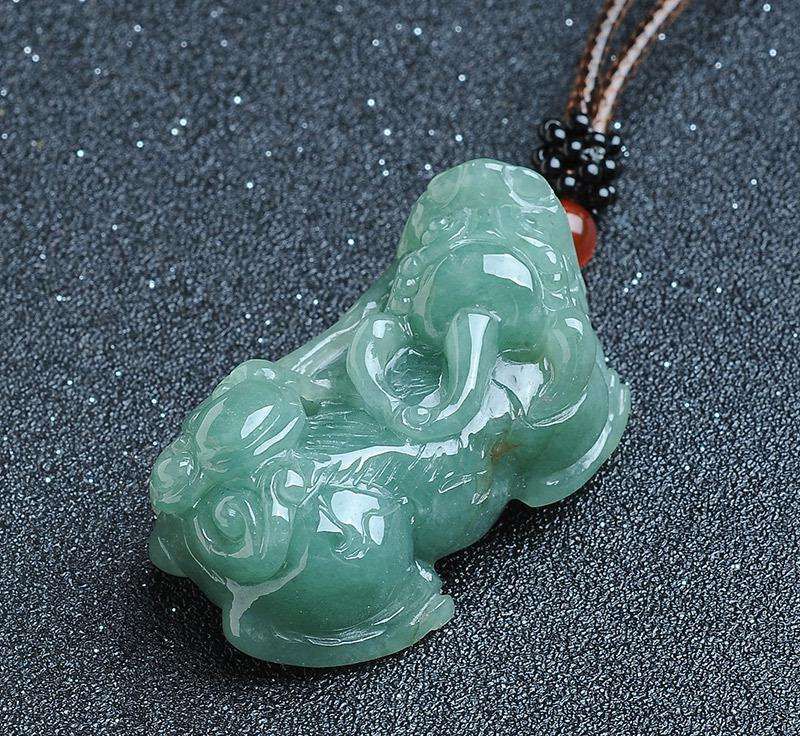 翡翠貔貅分公母，越凶越有深意，造型不同寓意亦不同