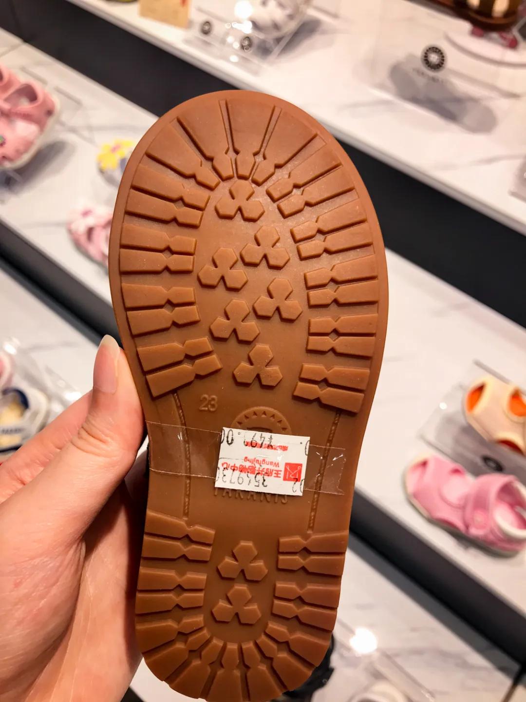 儿童哪一款凉鞋最好,哪个牌子的儿童凉鞋好穿推荐