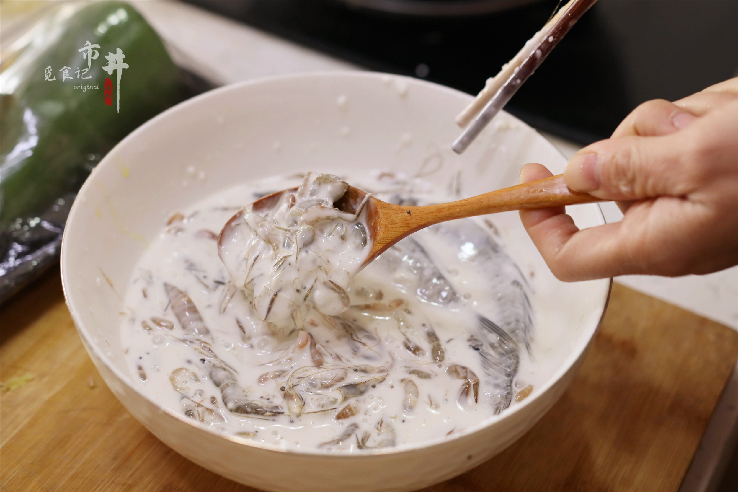 炸小鱼小虾用冷油还是热油,怎么炸小鱼小虾不会碎