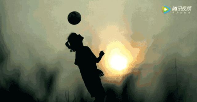 外卖小哥单腿送外卖原视频,单腿外卖小哥送餐视频