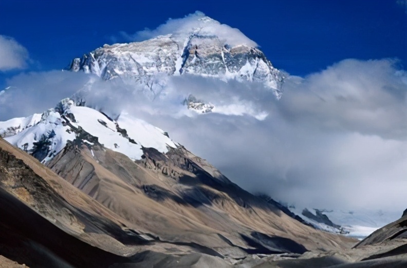 读诗学史·毛*东泽**首篇咏雪的长征诗作