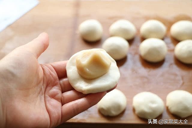 绿豆饼圆的厚的外皮像炸过一样,外皮软糯的绿豆饼10个的做法