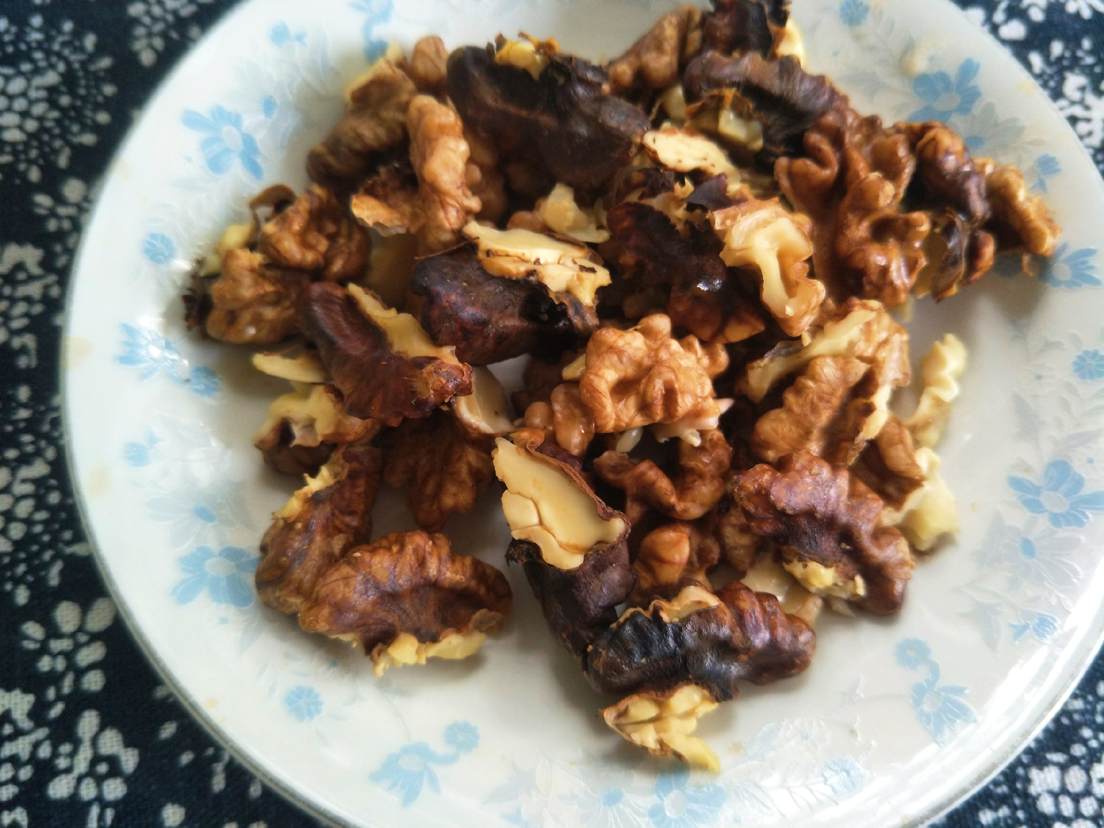 核桃怎么蒸才能脱壳,巧剥核桃上锅蒸的妙招