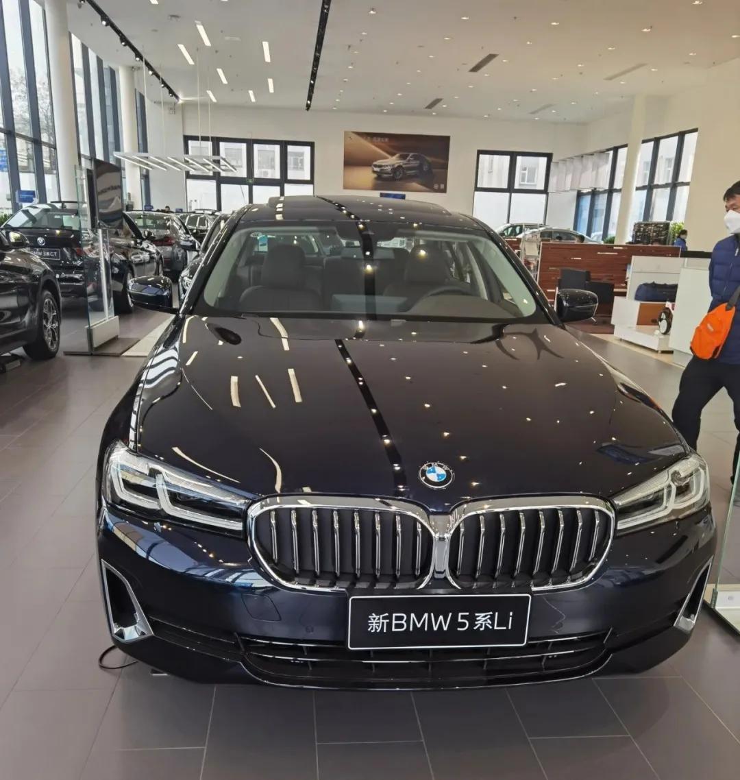 来宝马4s店看车,骏宝行宝马4s