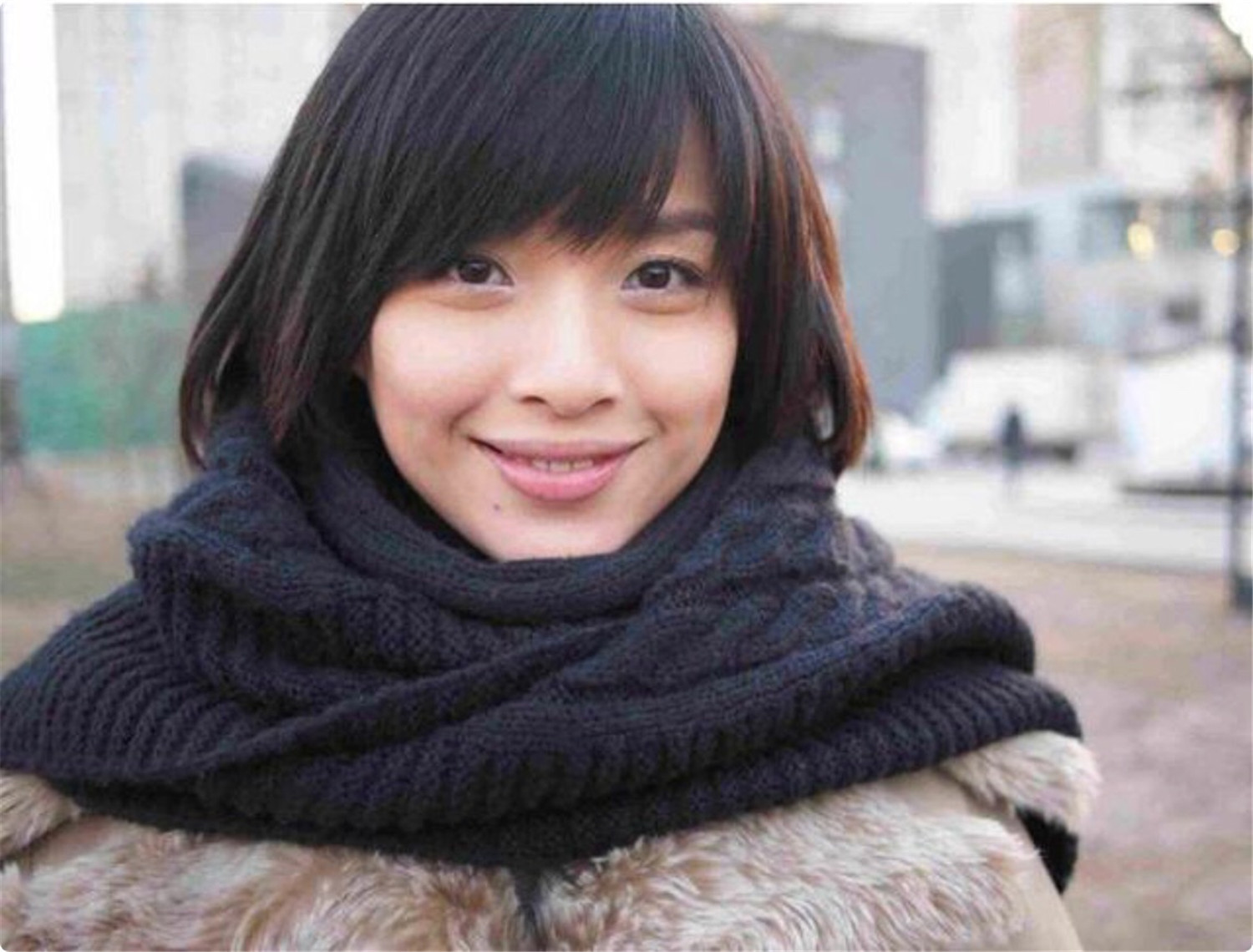 42岁李佳和靳东近照,李佳一婚