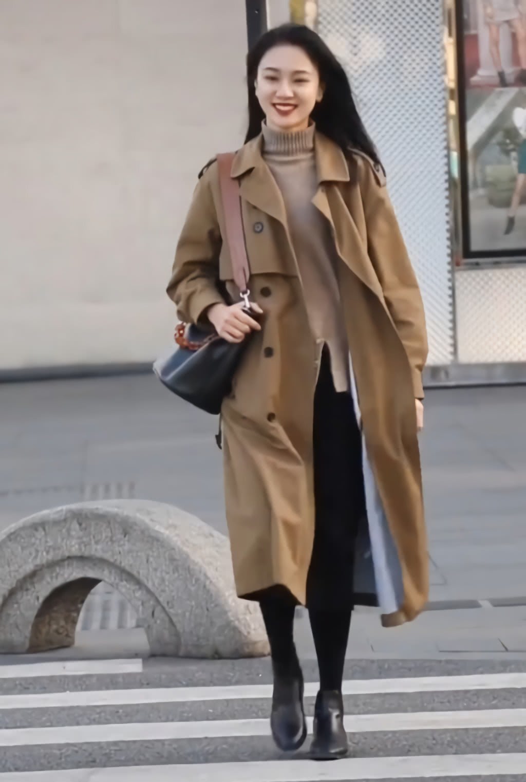 12-15岁高档女大童风衣内搭连衣裙,风衣里边应穿什么内搭卡其色