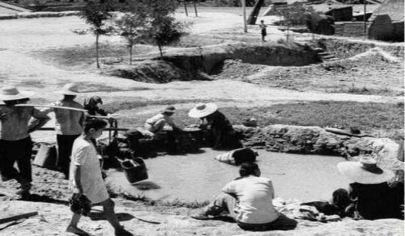 小时候的年夜饭，我们每家每户要吃猪蹄，你们那边的年夜饭呢？