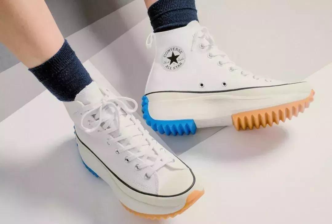 小白鞋如何穿搭30岁,职场小白鞋搭配技巧男士