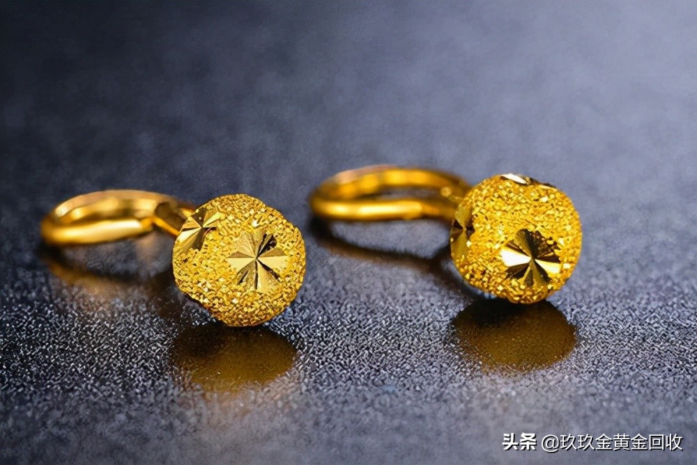 金耳环怎么戴比较牢固,金耳环怎么换款式