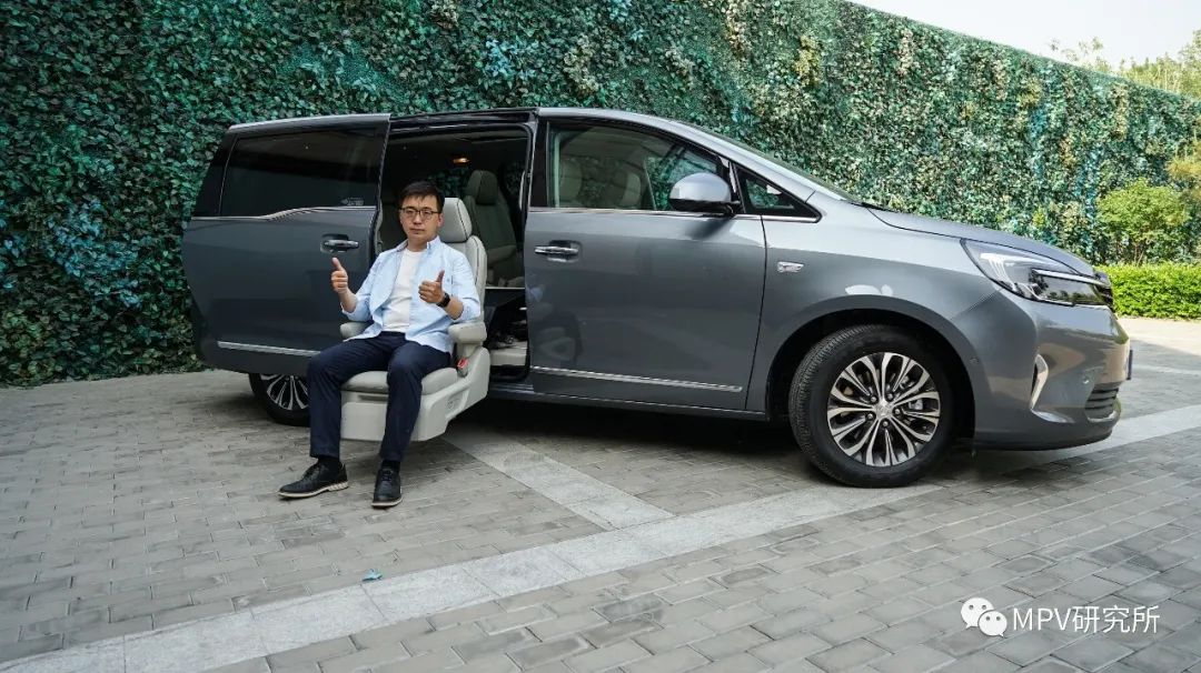 别克新gl8商务车报价及图片,别克gl8es尊享版新车优惠多少