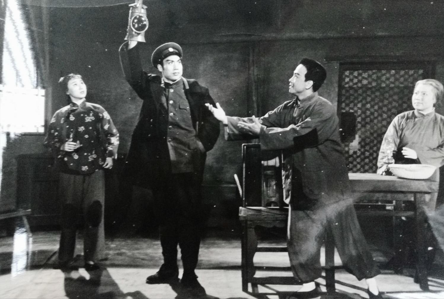 51年毛主席三次怒发批示！亲临秘书墓前痛哭：祖炎啊，我来看你了