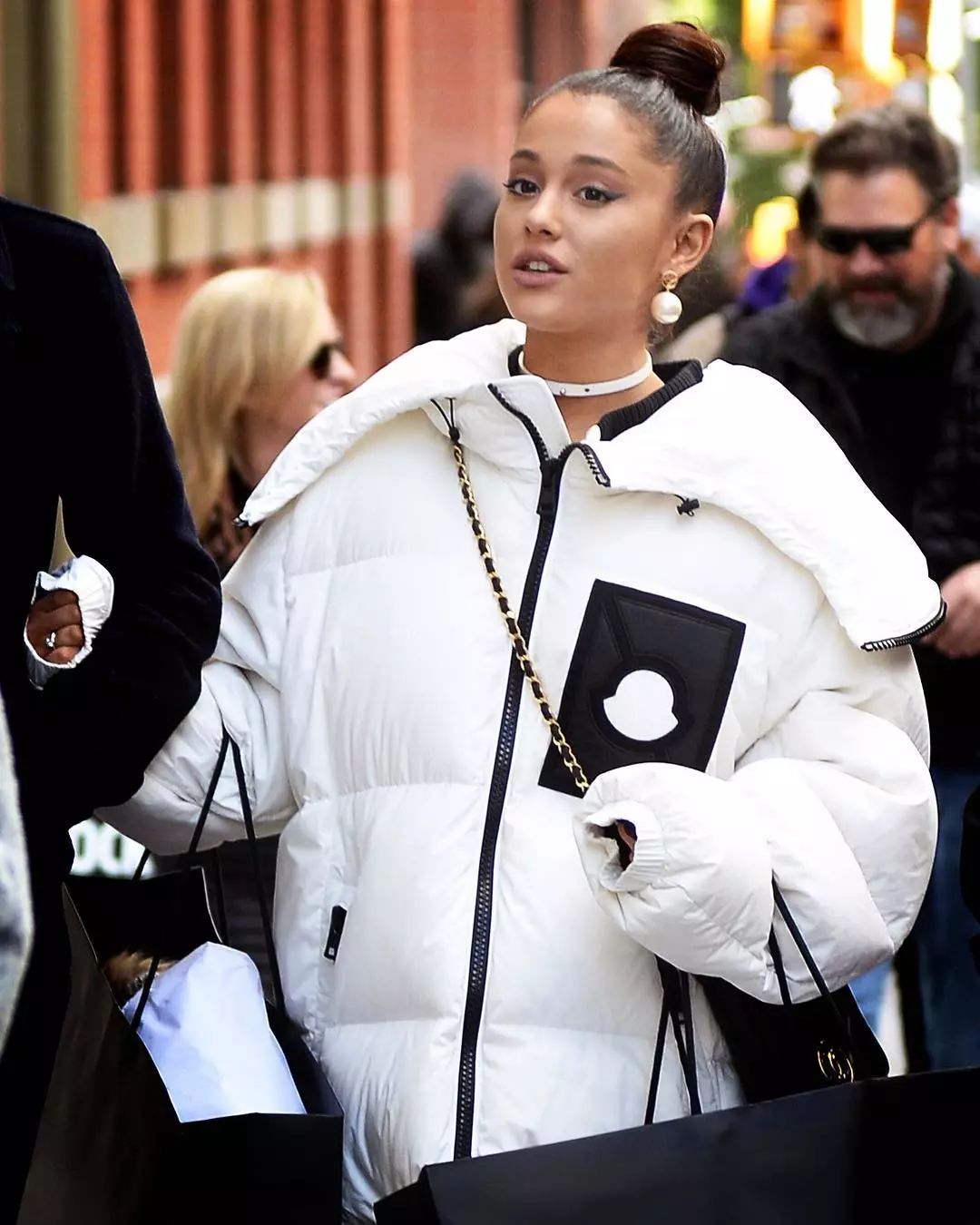 双十一大牌羽绒服打折,双十一购物狂欢节冲锋衣冬