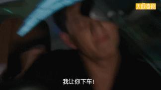 扒开衣服，这女人杀疯了