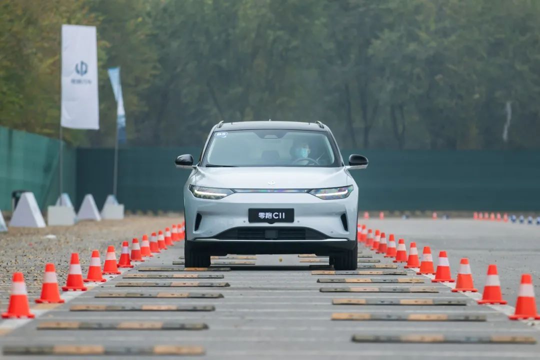 零跑c11纯电版深度试驾,零跑c11汽车试驾视频