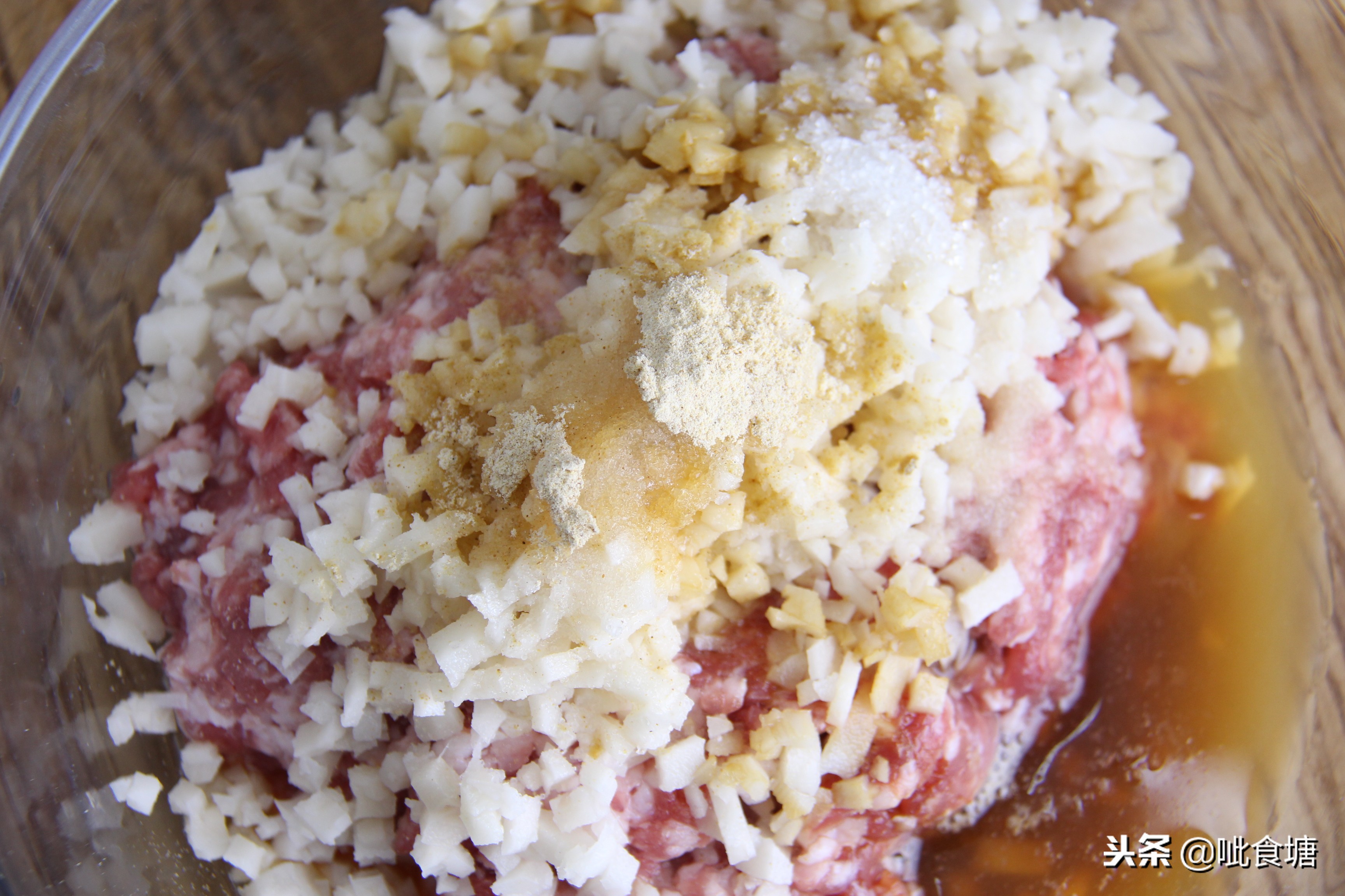 四喜丸子与红烧狮子头的区别,四喜丸子红烧狮子头是炖还是蒸