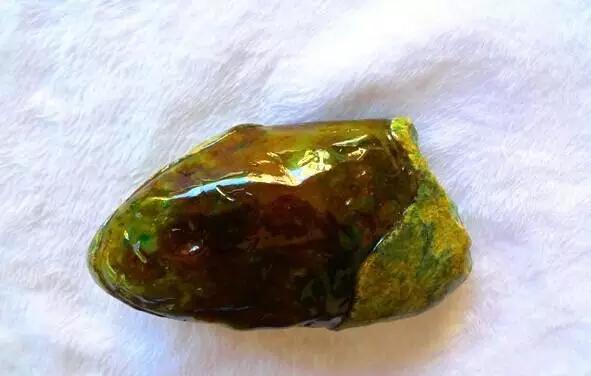 终于捡到了值钱的石头,捡到这些石头不要扔真的很值钱