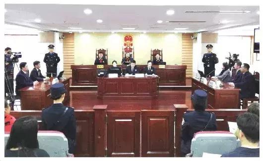 「七日法闻」副市长挂46个职务引热议，看完真相网友都炸了