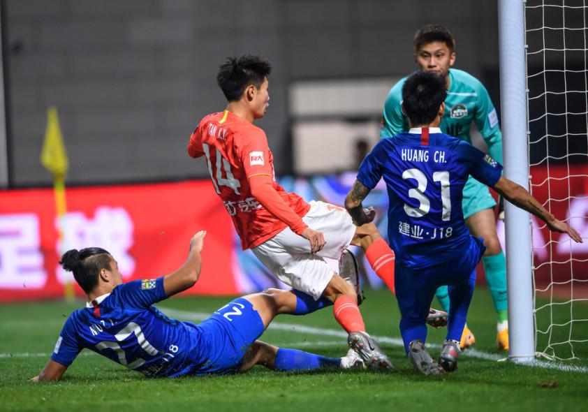 广州恒大八连冠球迷庆祝,广州恒大球迷庆祝新赛季