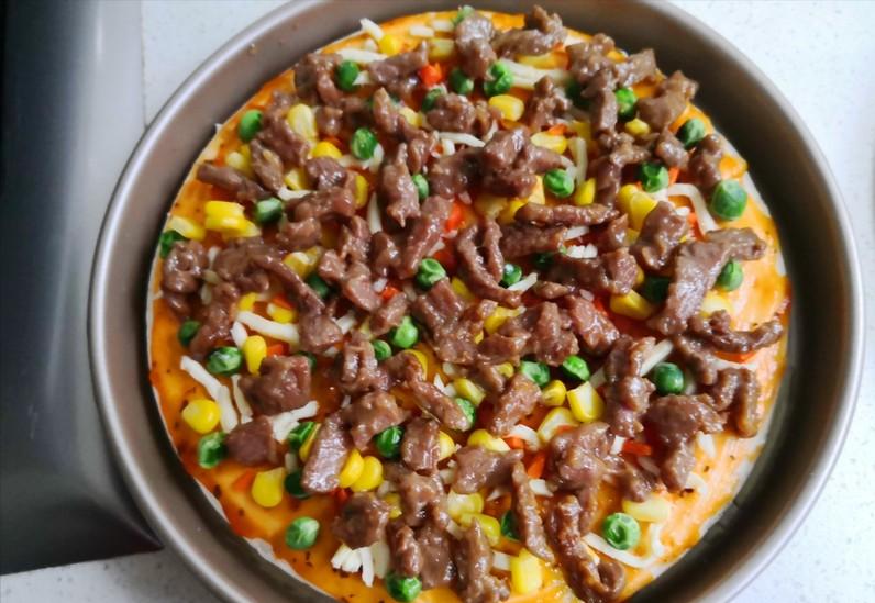 如何用六寸披萨做披萨,用披萨胚子做牛肉披萨