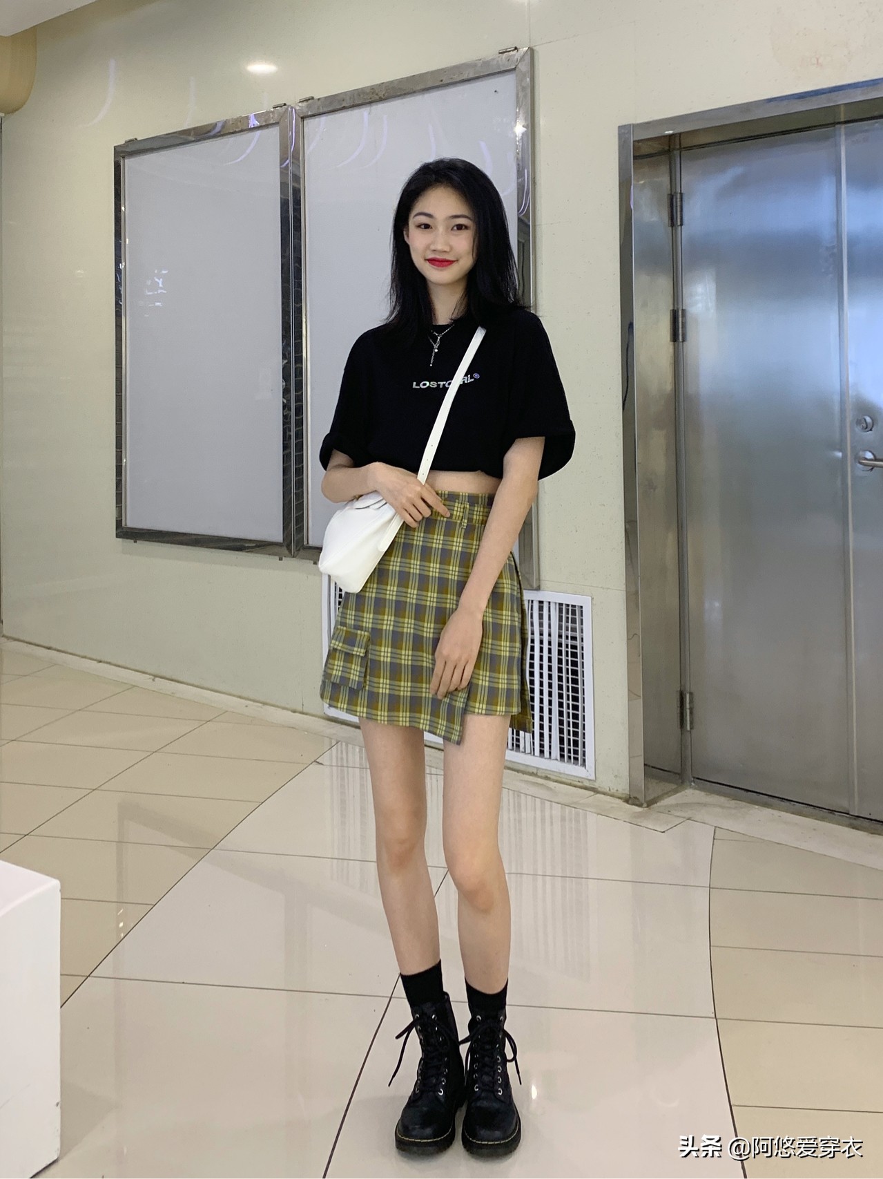 马丁靴女款时尚洋气百搭,今年爆款马丁靴短裙