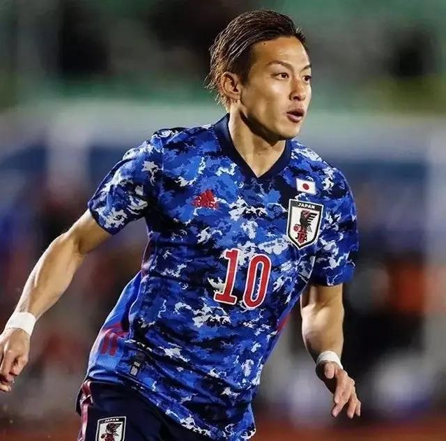 谁是当代亚洲足球第一人,谁是亚洲最强足球运动员